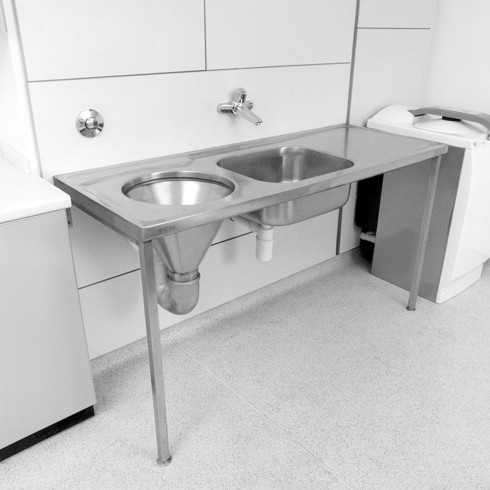 2000100408 - G22027R - TUBS-BASINS - DUHS hospital disposal unit with washbasin and drainer